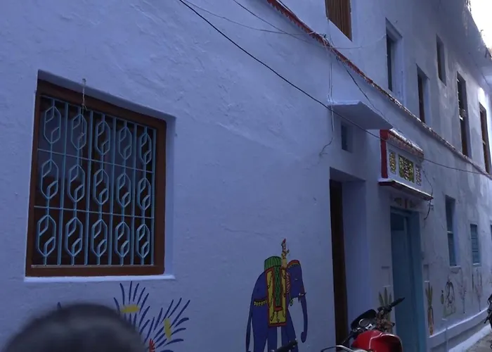 Yatharth Geeta Home Stay