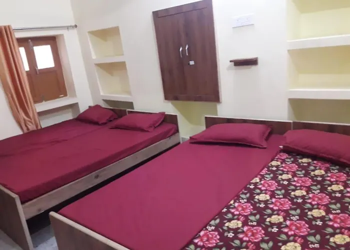 Yatharth Geeta Home Stay